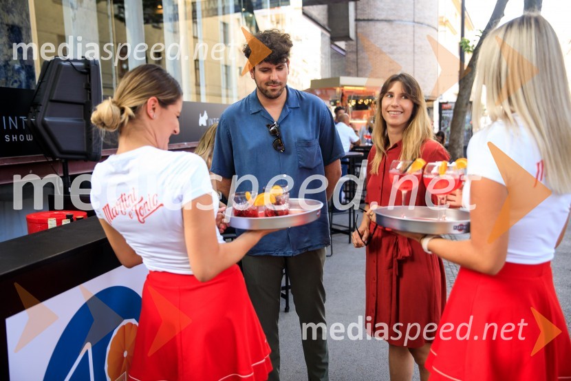 10 let salona keramike INTERRIER SHOWROOM