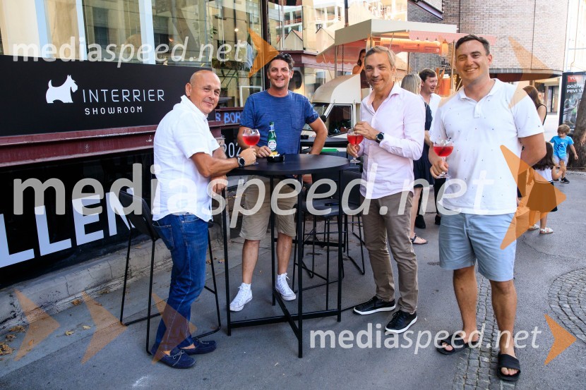 10 let salona keramike INTERRIER SHOWROOM