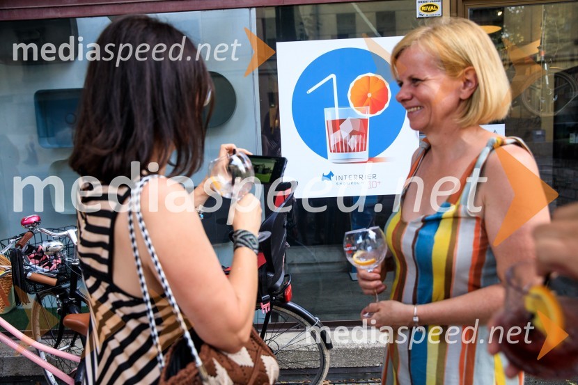 10 let salona keramike INTERRIER SHOWROOM