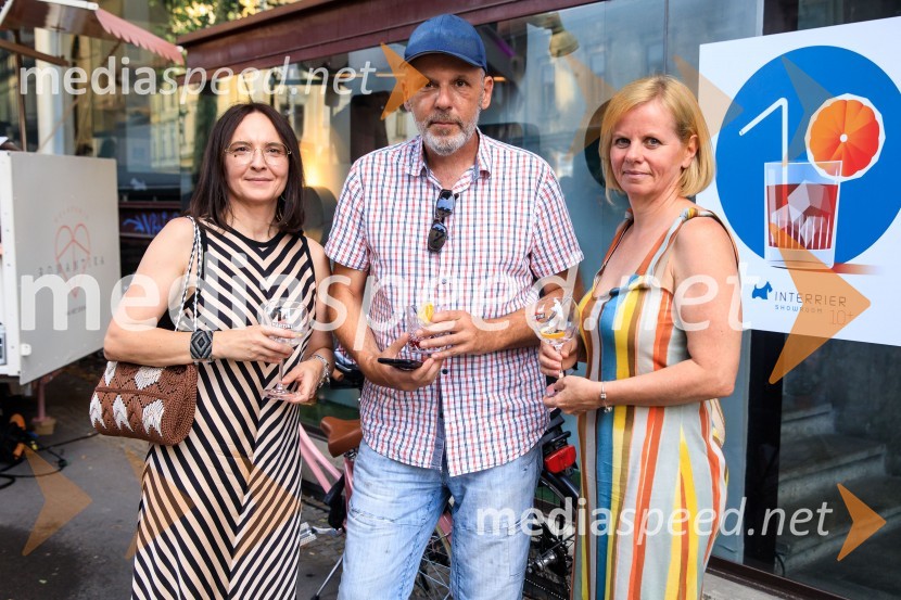 10 let salona keramike INTERRIER SHOWROOM