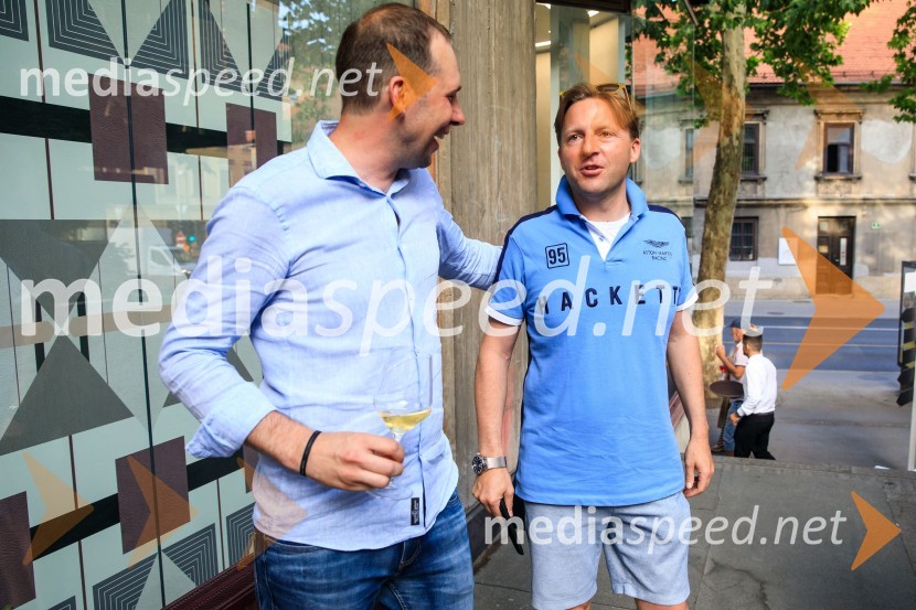 10 let salona keramike INTERRIER SHOWROOM