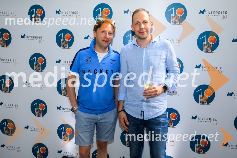 10 let salona keramike INTERRIER SHOWROOM