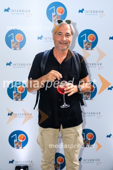 10 let salona keramike INTERRIER SHOWROOM