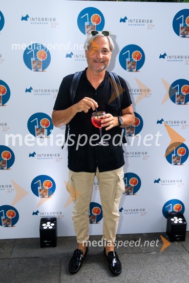 10 let salona keramike INTERRIER SHOWROOM