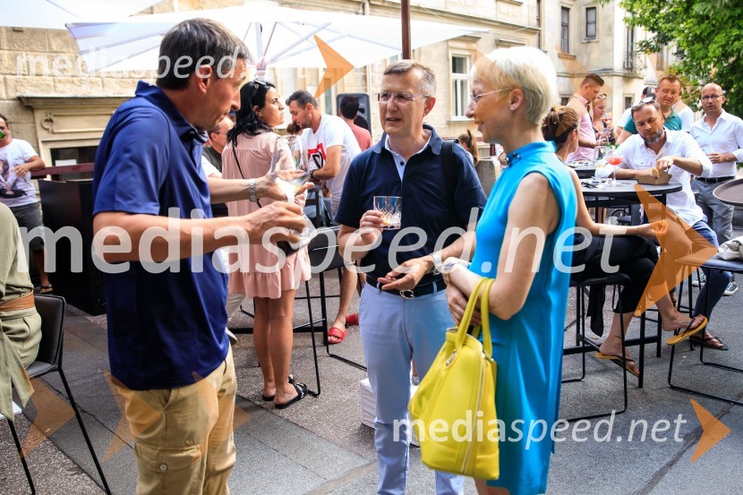 10 let salona keramike INTERRIER SHOWROOM