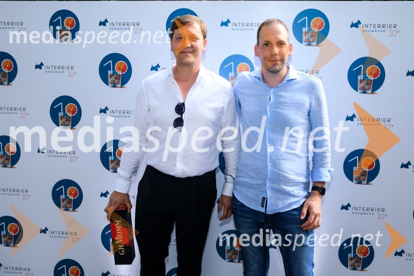 10 let salona keramike INTERRIER SHOWROOM