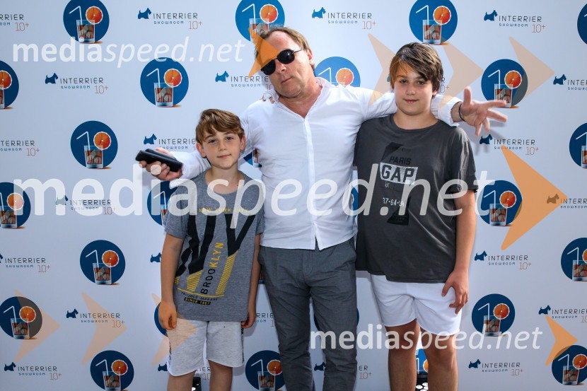 10 let salona keramike INTERRIER SHOWROOM