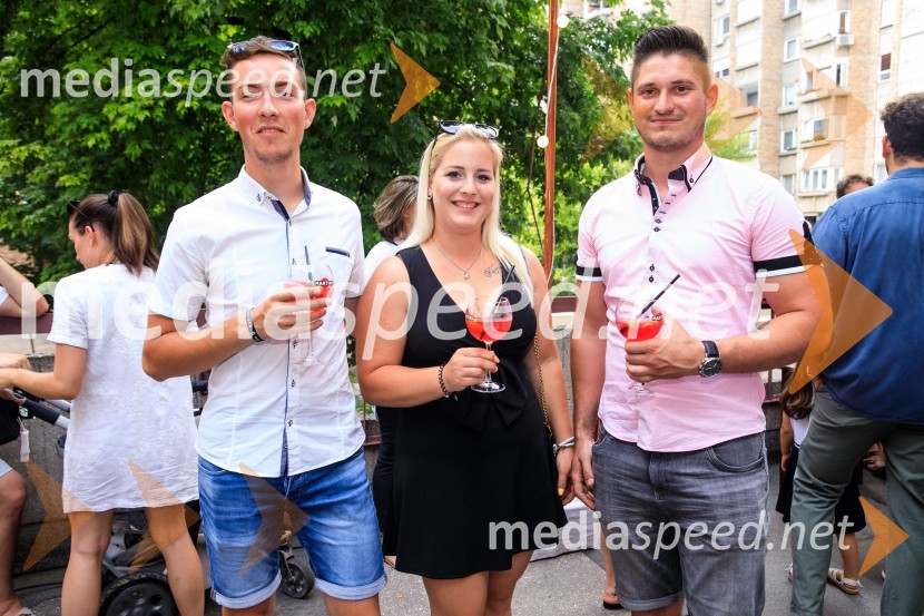 10 let salona keramike INTERRIER SHOWROOM