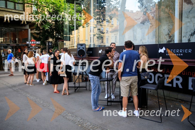 10 let salona keramike INTERRIER SHOWROOM