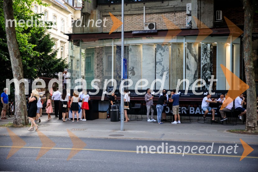 10 let salona keramike INTERRIER SHOWROOM