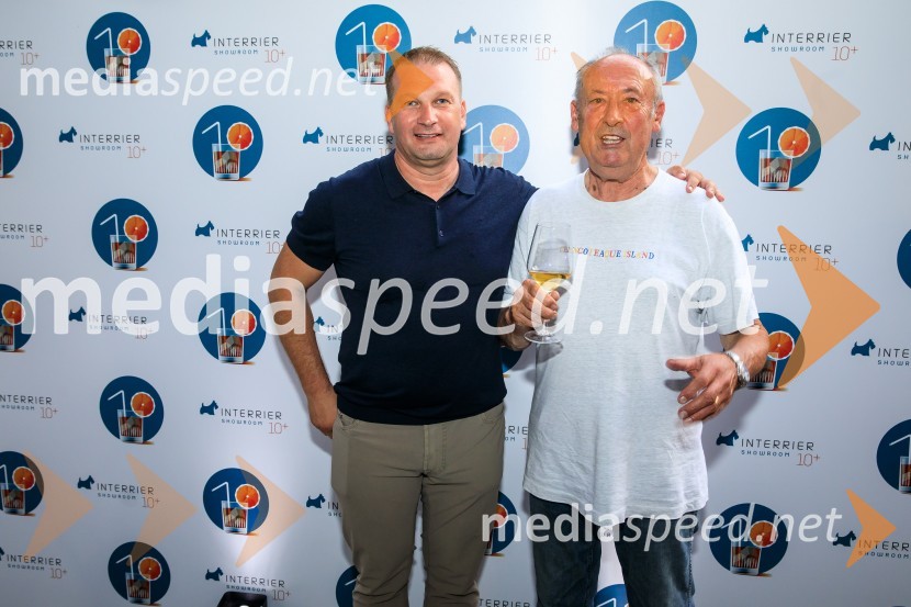 10 let salona keramike INTERRIER SHOWROOM