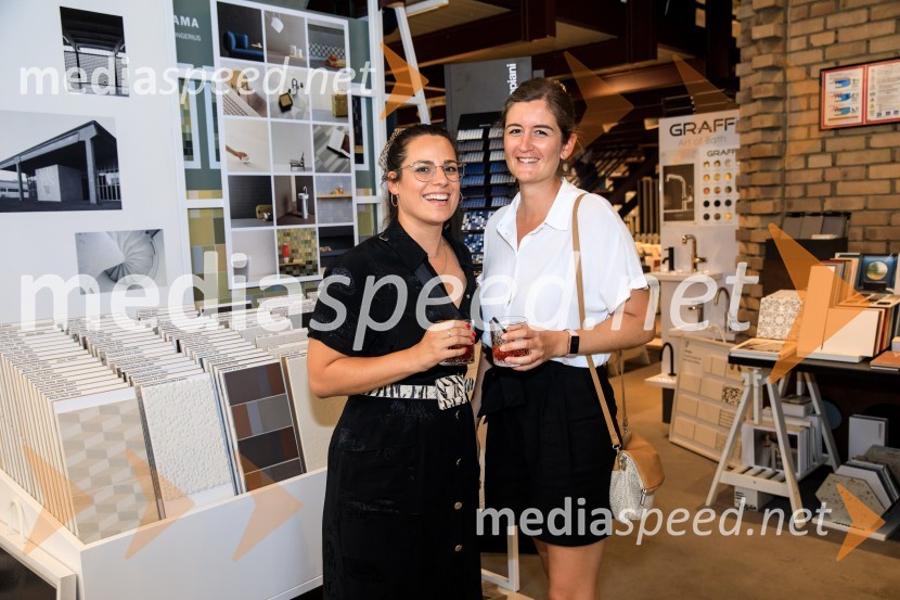 10 let salona keramike INTERRIER SHOWROOM