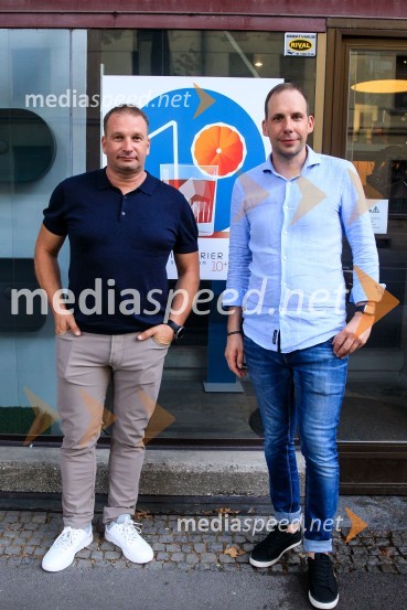 10 let salona keramike INTERRIER SHOWROOM