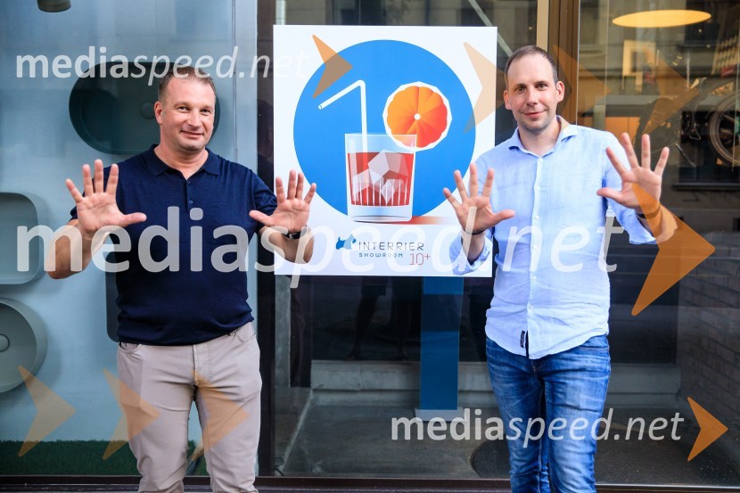 10 let salona keramike INTERRIER SHOWROOM