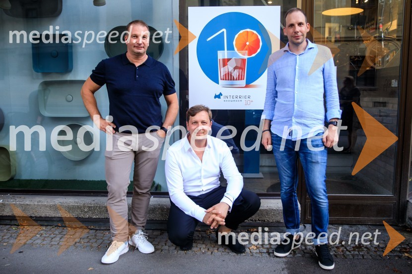 10 let salona keramike INTERRIER SHOWROOM