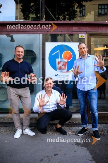 10 let salona keramike INTERRIER SHOWROOM