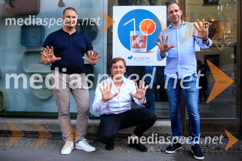 10 let salona keramike INTERRIER SHOWROOM