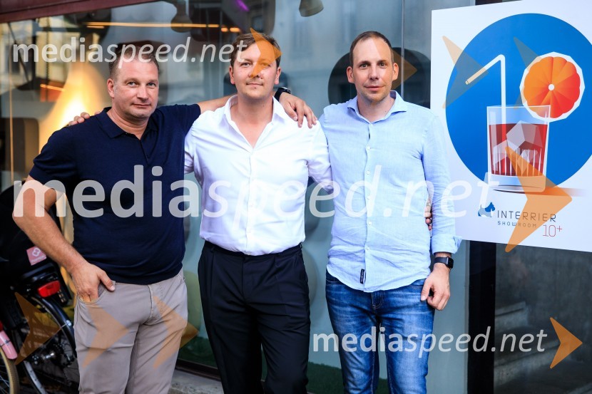 10 let salona keramike INTERRIER SHOWROOM