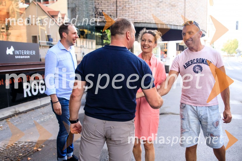 10 let salona keramike INTERRIER SHOWROOM