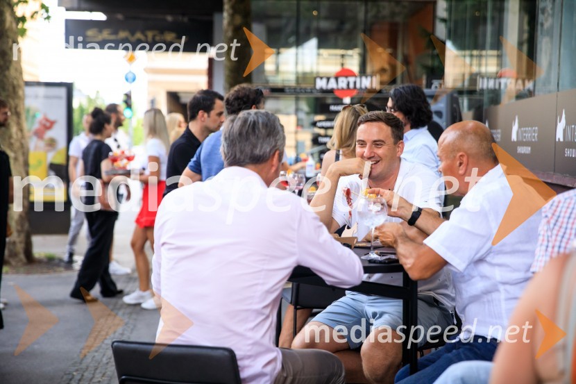 10 let salona keramike INTERRIER SHOWROOM