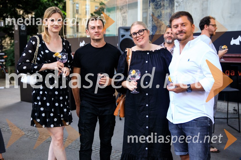 10 let salona keramike INTERRIER SHOWROOM