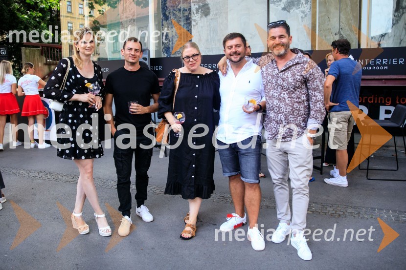 10 let salona keramike INTERRIER SHOWROOM