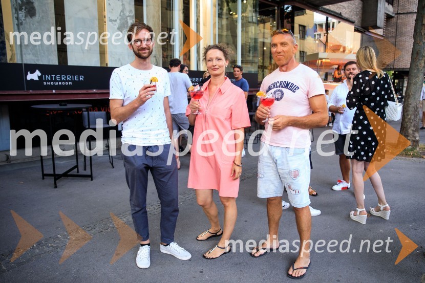 10 let salona keramike INTERRIER SHOWROOM