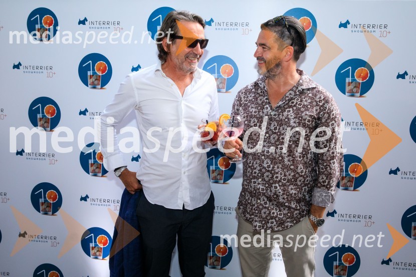 10 let salona keramike INTERRIER SHOWROOM