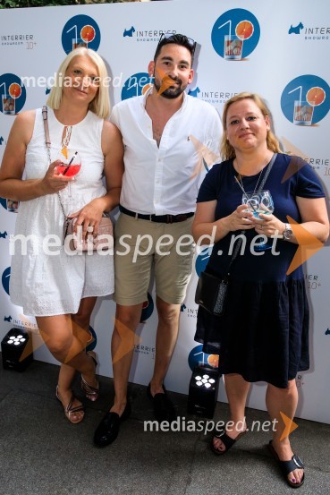 10 let salona keramike INTERRIER SHOWROOM