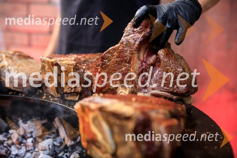 10 let salona keramike INTERRIER SHOWROOM