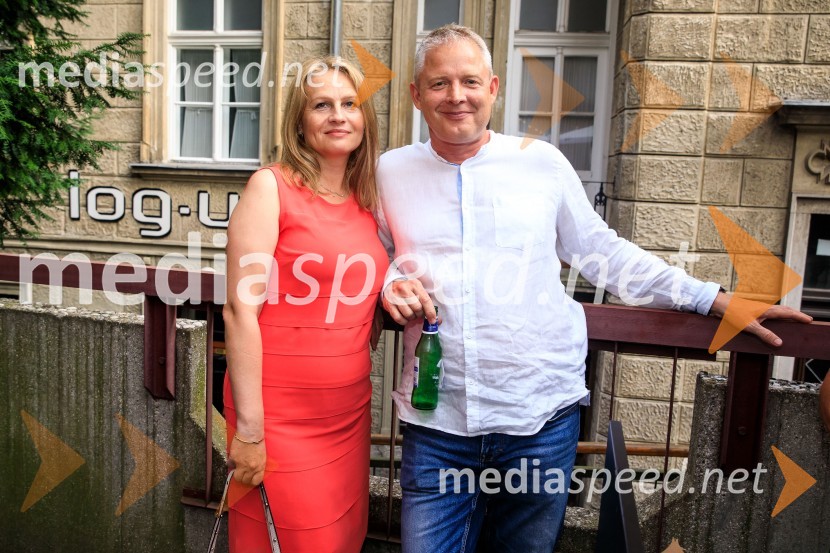 10 let salona keramike INTERRIER SHOWROOM