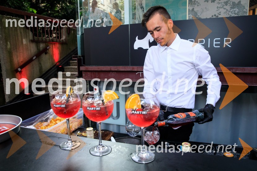 10 let salona keramike INTERRIER SHOWROOM