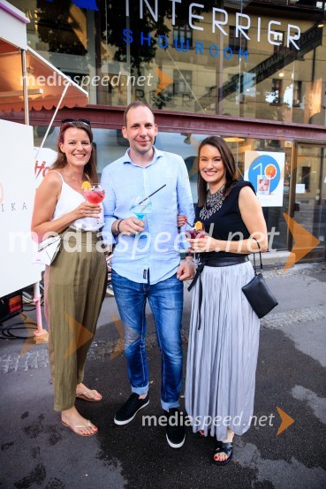 10 let salona keramike INTERRIER SHOWROOM