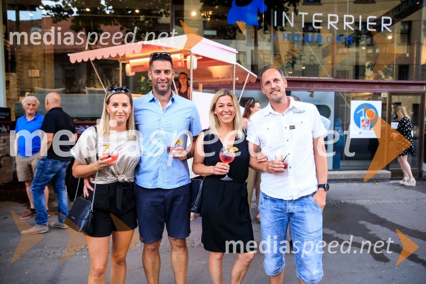 10 let salona keramike INTERRIER SHOWROOM