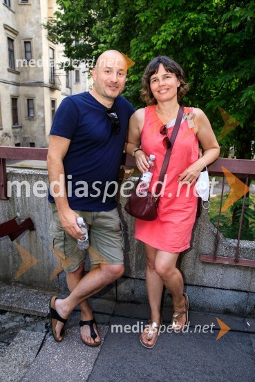 10 let salona keramike INTERRIER SHOWROOM