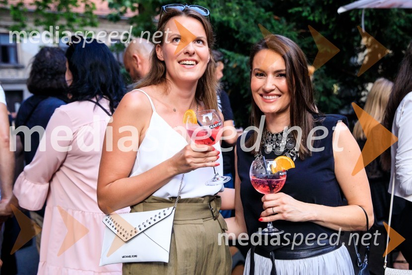 10 let salona keramike INTERRIER SHOWROOM