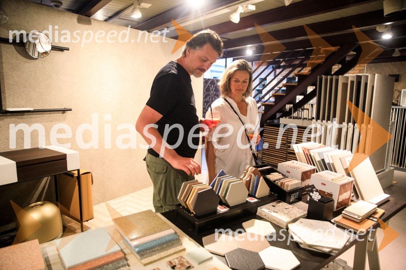 10 let salona keramike INTERRIER SHOWROOM