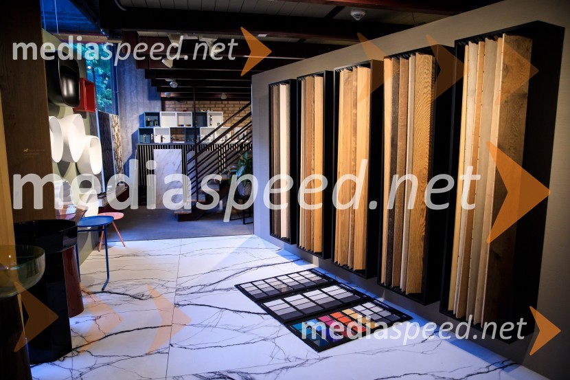 10 let salona keramike INTERRIER SHOWROOM