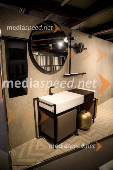 10 let salona keramike INTERRIER SHOWROOM