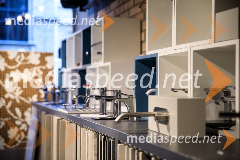 10 let salona keramike INTERRIER SHOWROOM