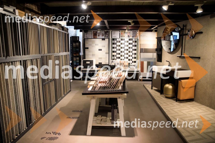 10 let salona keramike INTERRIER SHOWROOM