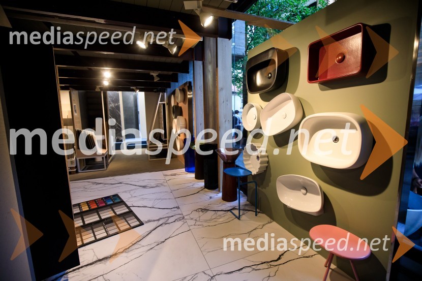 10 let salona keramike INTERRIER SHOWROOM