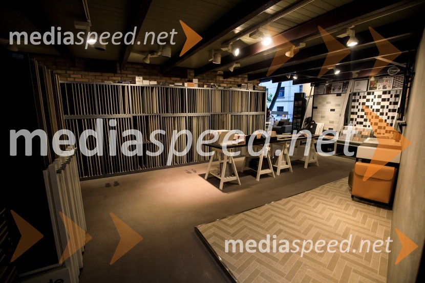 10 let salona keramike INTERRIER SHOWROOM