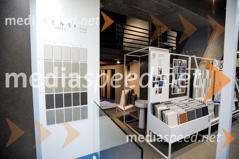 10 let salona keramike INTERRIER SHOWROOM