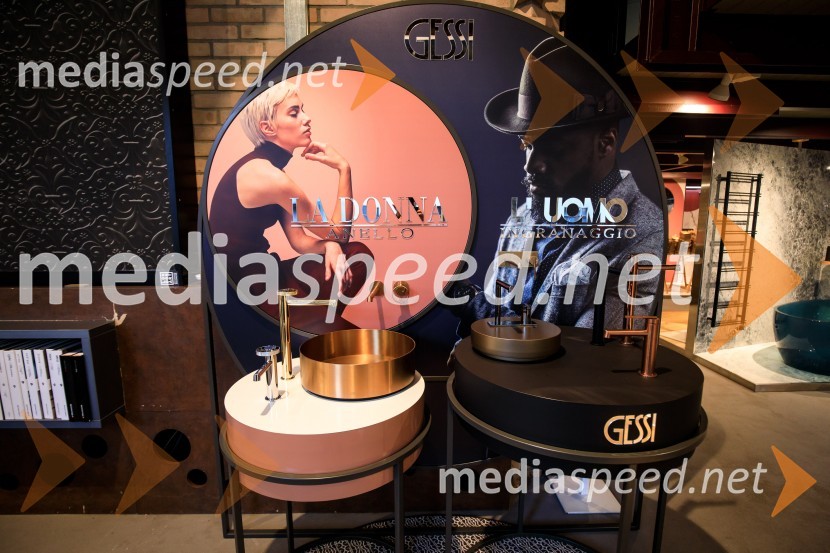 10 let salona keramike INTERRIER SHOWROOM