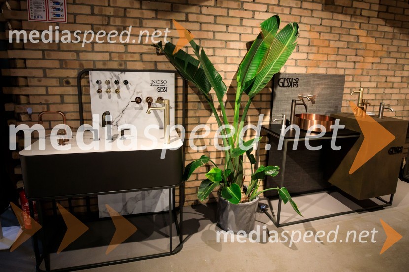 10 let salona keramike INTERRIER SHOWROOM