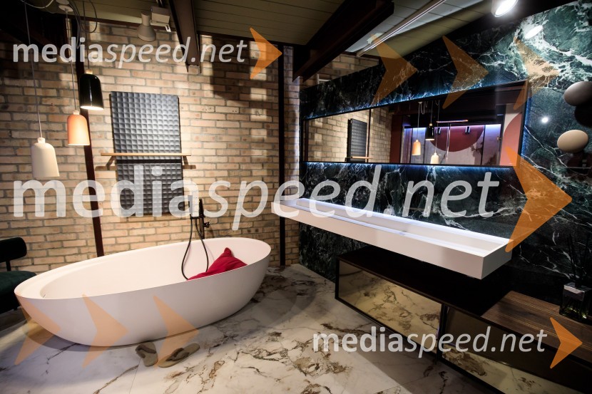 10 let salona keramike INTERRIER SHOWROOM