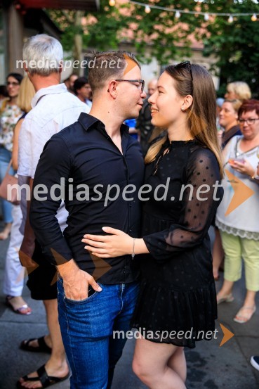 10 let salona keramike INTERRIER SHOWROOM