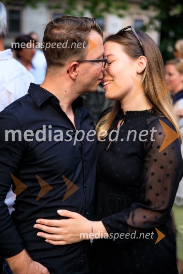 10 let salona keramike INTERRIER SHOWROOM