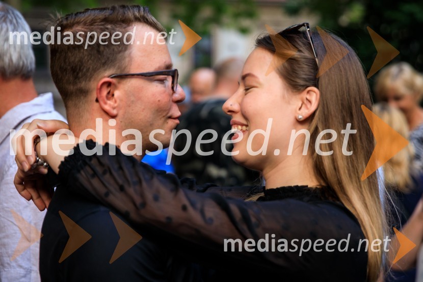 10 let salona keramike INTERRIER SHOWROOM